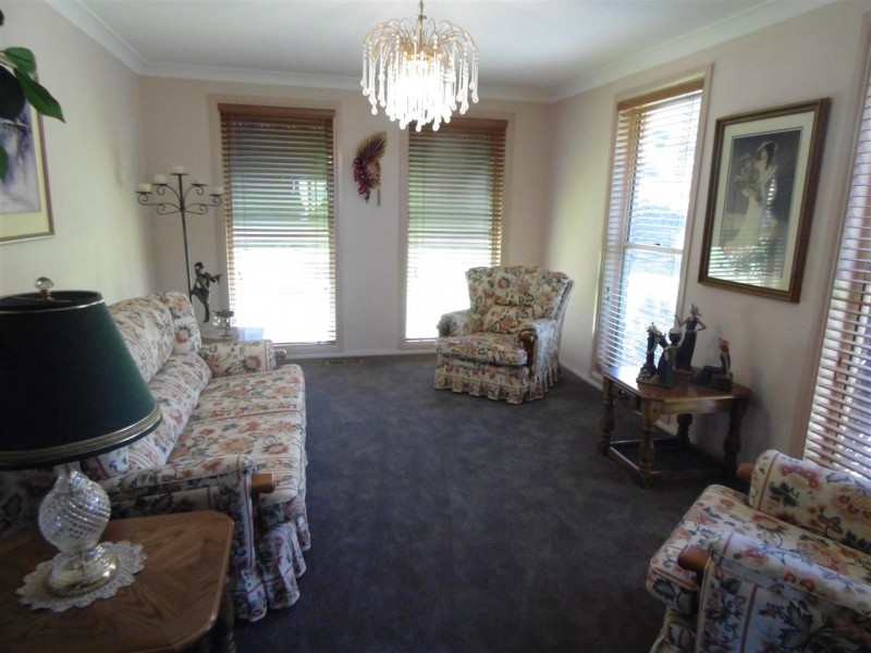 5 Glenwarrie Place, Parkes NSW 2870