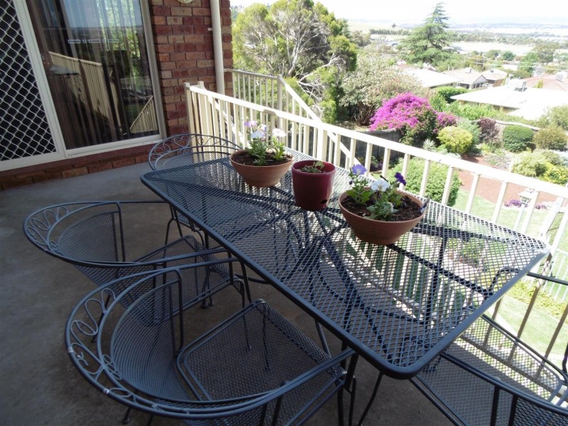 5 Glenwarrie Place, Parkes NSW 2870