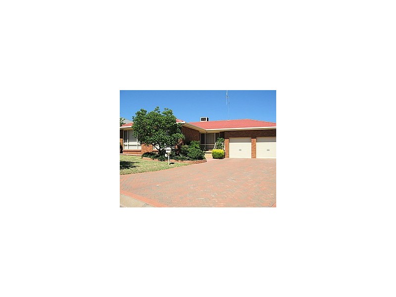 10 Highland Avenue, Parkes NSW 2870