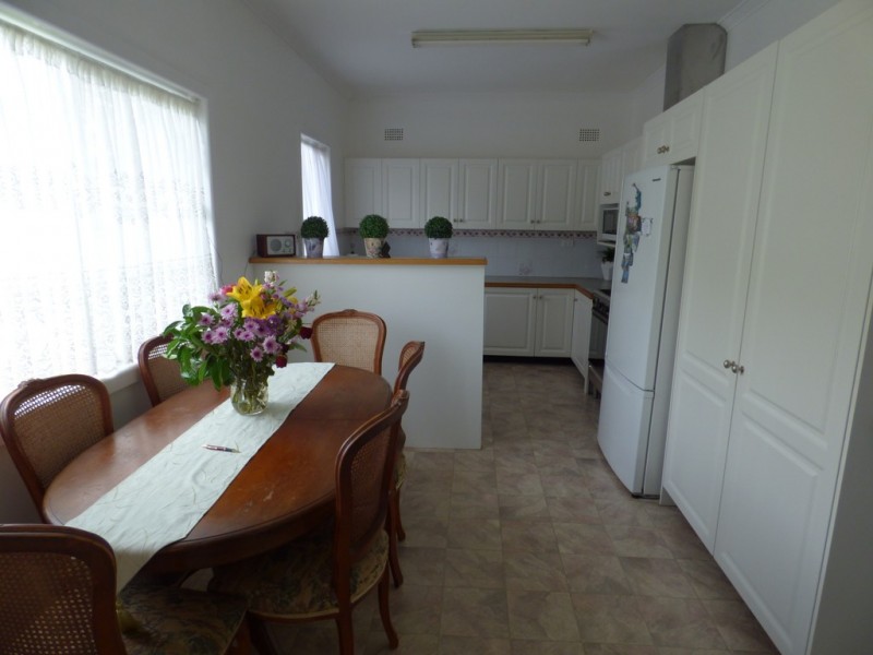 83 Ferry Street, Forbes NSW 2871