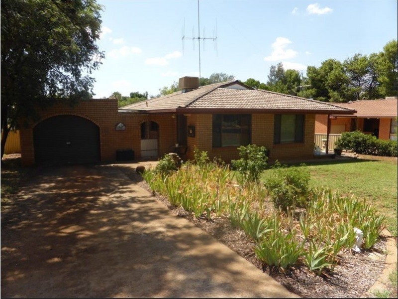15 Glenhaven Avenue, Parkes NSW 2870
