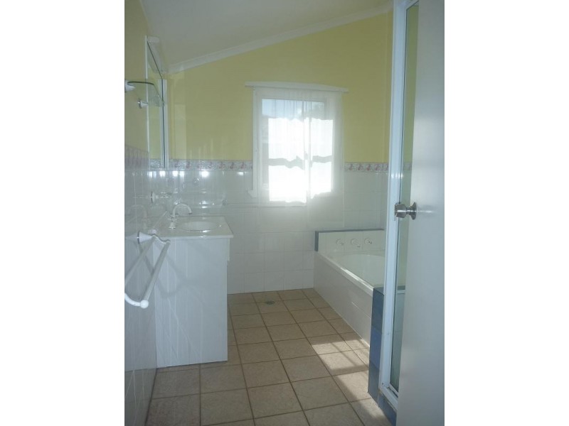 88 Euchie Street, Peak Hill NSW 2869