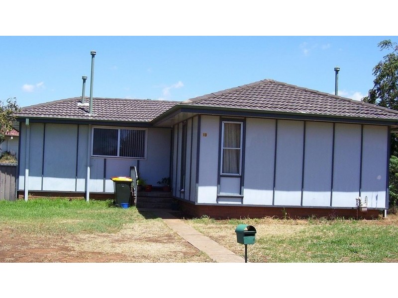 13 Best St, Parkes NSW 2870