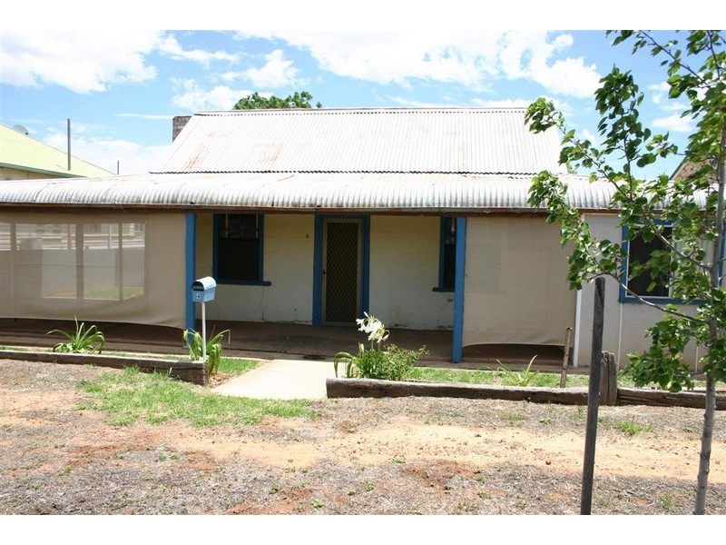 4 Talbot Street, Parkes NSW 2870