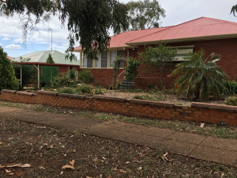 8 Mitchell Street, Parkes NSW 2870