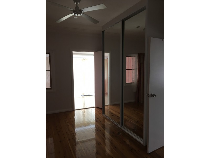 8 Mitchell Street, Parkes NSW 2870