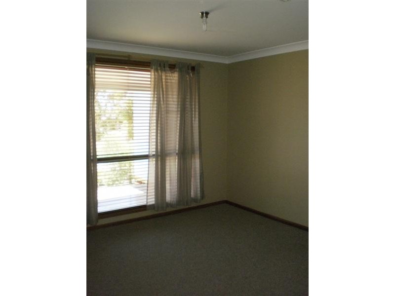 36 Birch Road, Parkes NSW 2870