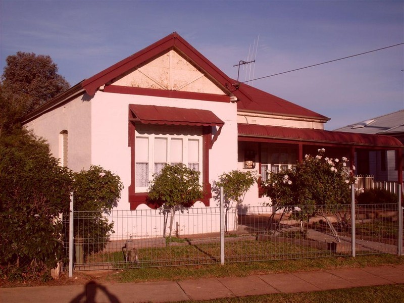 9 Close Street, Parkes NSW 2870