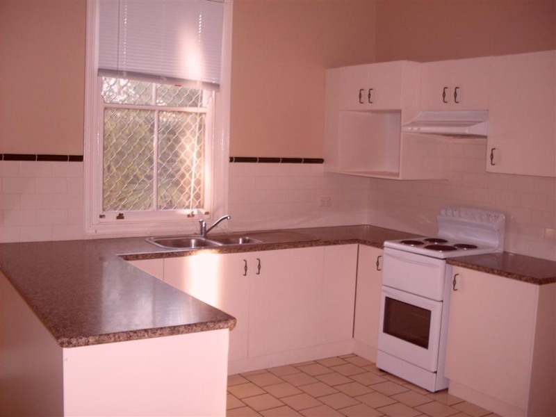 9 Close Street, Parkes NSW 2870