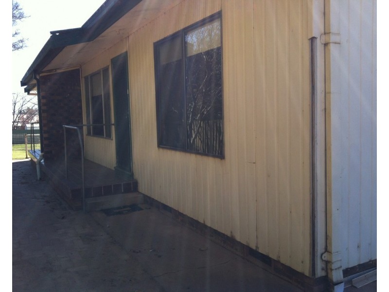 2/4 Lawson Street, Parkes NSW 2870