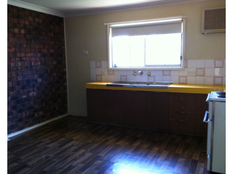 2/4 Lawson Street, Parkes NSW 2870