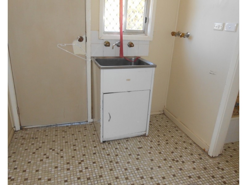 2/4 Lawson Street, Parkes NSW 2870