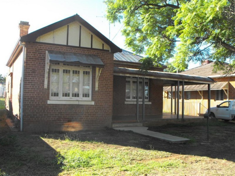 26 Elizabeth Street, Parkes NSW 2870