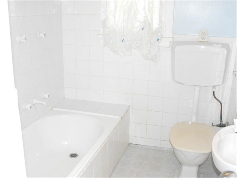 2 Kookaburra Street, Parkes NSW 2870