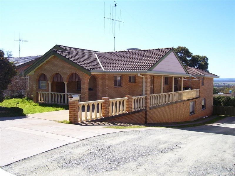 27 Mengarvie Road, Parkes NSW 2870
