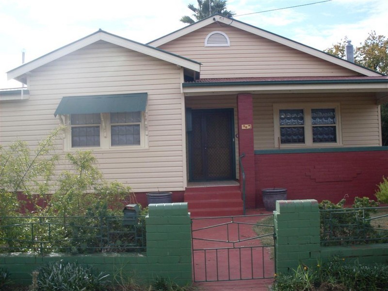 36 May Street, Parkes NSW 2870