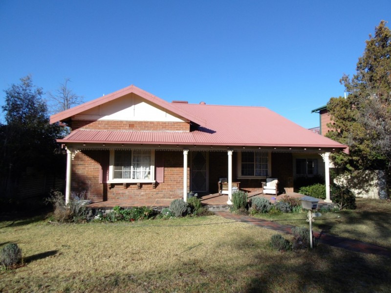 11 Thurlstone Street, Parkes NSW 2870