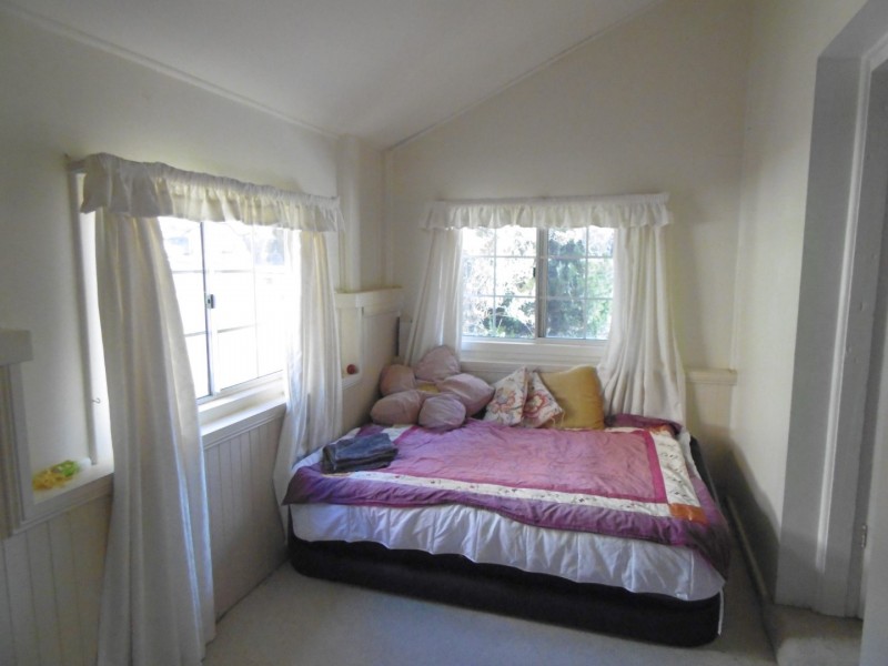 11 Thurlstone Street, Parkes NSW 2870