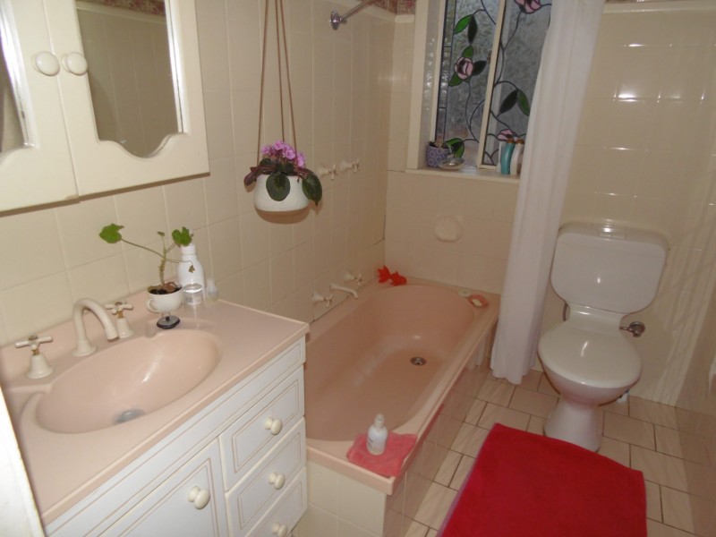 11 Thurlstone Street, Parkes NSW 2870