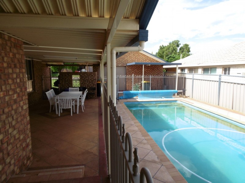 8 Noonan Street, Parkes NSW 2870