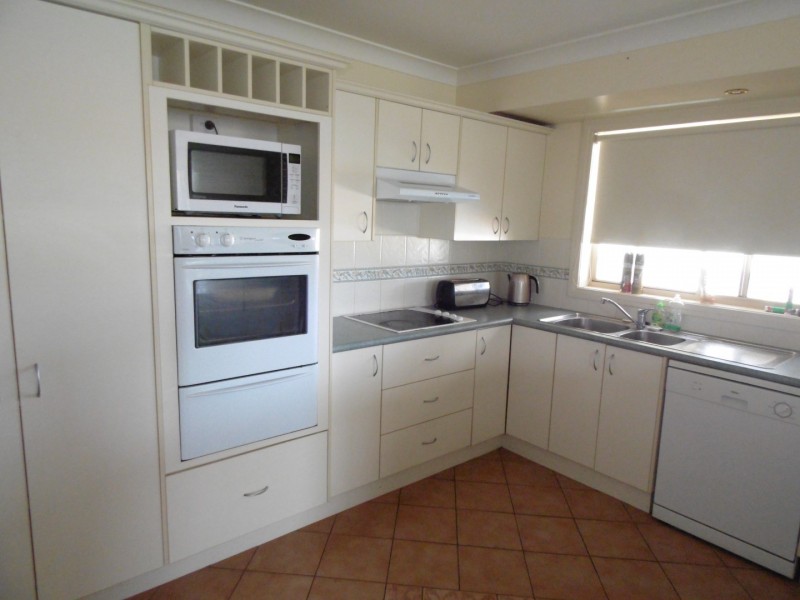 8 Noonan Street, Parkes NSW 2870