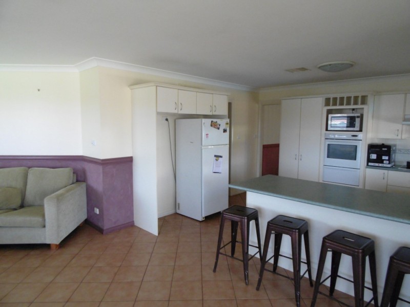 8 Noonan Street, Parkes NSW 2870