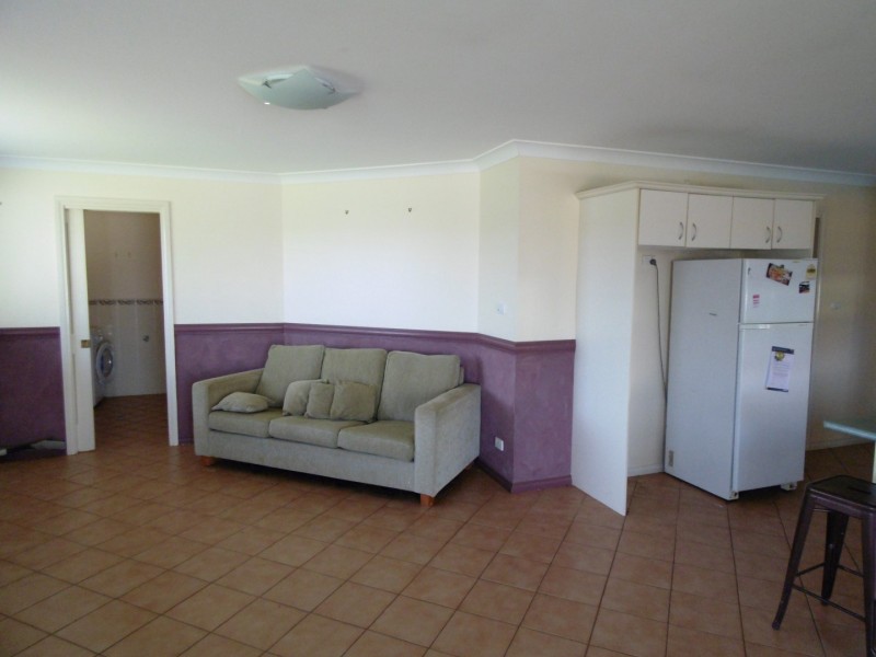 8 Noonan Street, Parkes NSW 2870