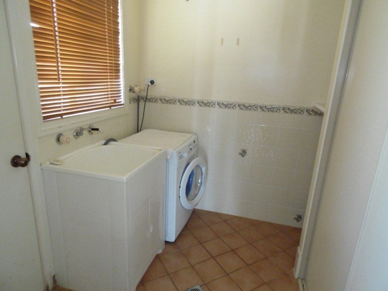 8 Noonan Street, Parkes NSW 2870