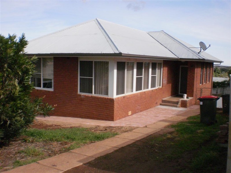 18 ALEXANDRA STREET, Parkes NSW 2870