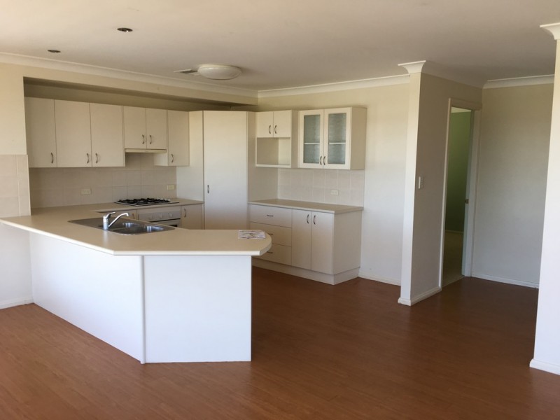 8 Valley View Place, Parkes NSW 2870