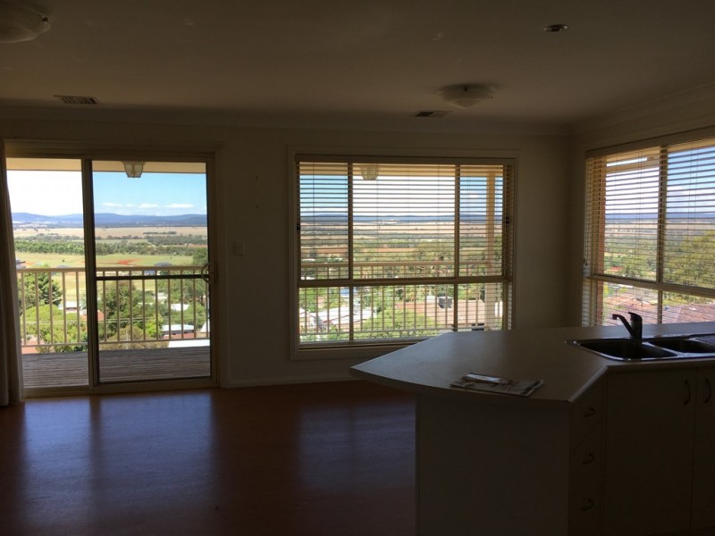 8 Valley View Place, Parkes NSW 2870