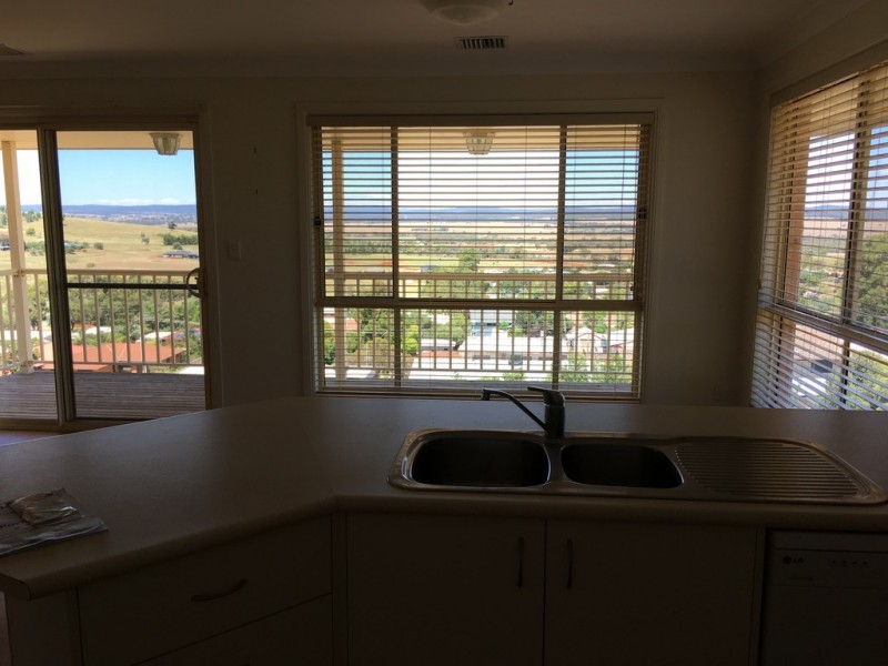 8 Valley View Place, Parkes NSW 2870