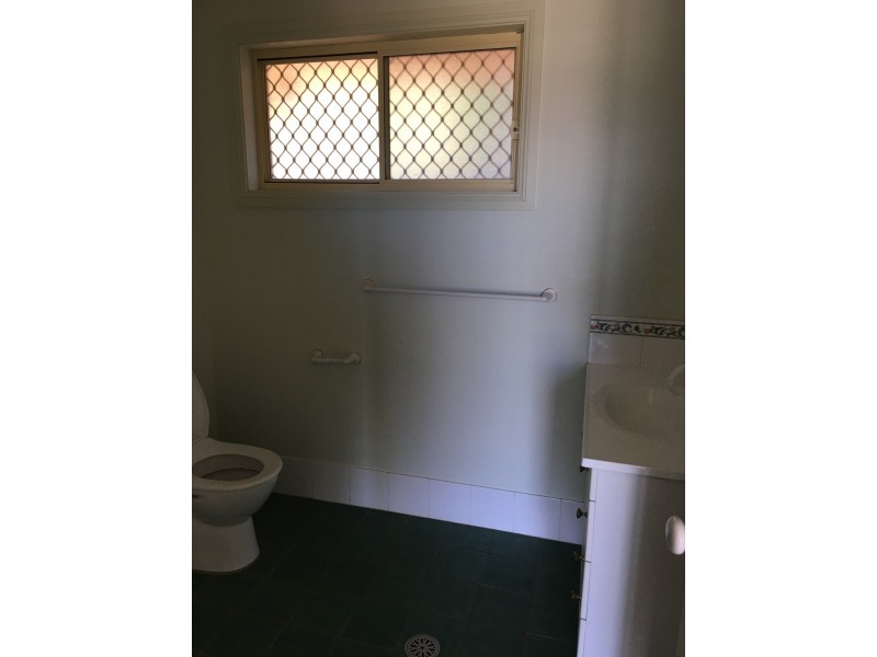 8 Valley View Place, Parkes NSW 2870