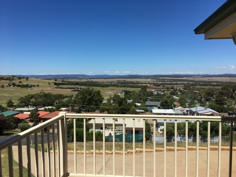8 Valley View Place, Parkes NSW 2870