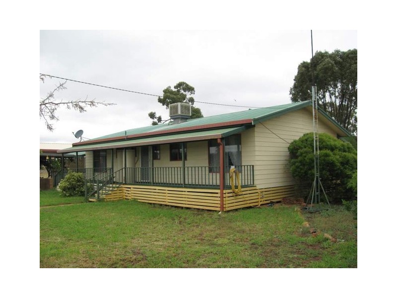 123 Railway Parade, Peak Hill NSW 2869