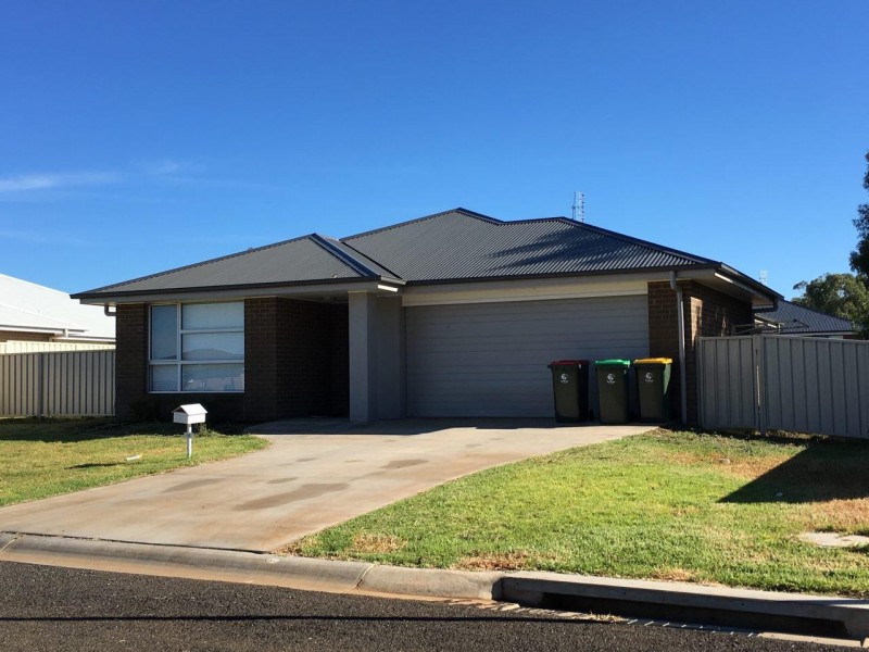 14 Angeleish Avenue, Parkes NSW 2870