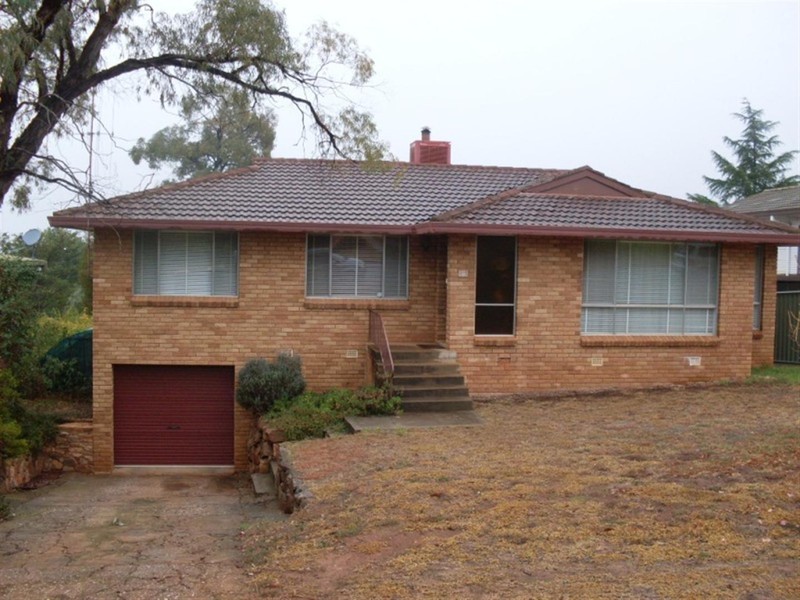7 Evans Parade, Parkes NSW 2870
