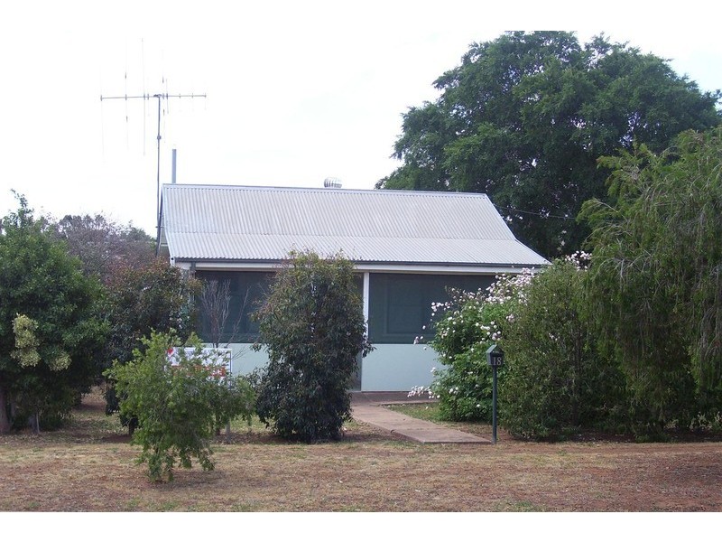 18 Woodward Street, Parkes NSW 2870