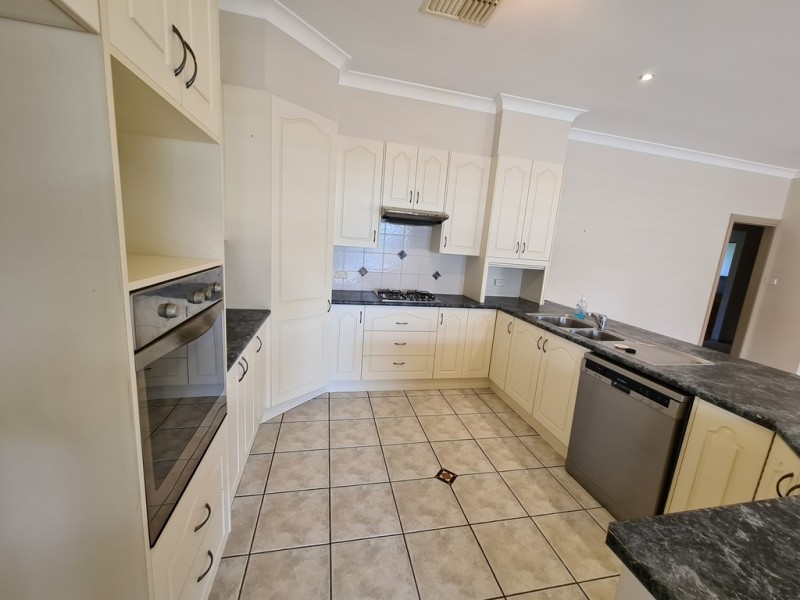 10 Glenburnie Close, Parkes NSW 2870