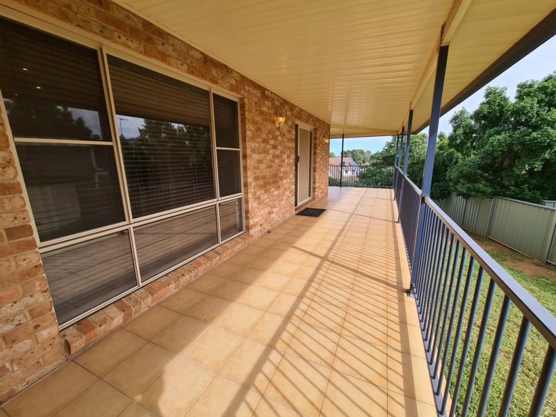 10 Glenburnie Close, Parkes NSW 2870