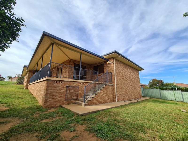 10 Glenburnie Close, Parkes NSW 2870