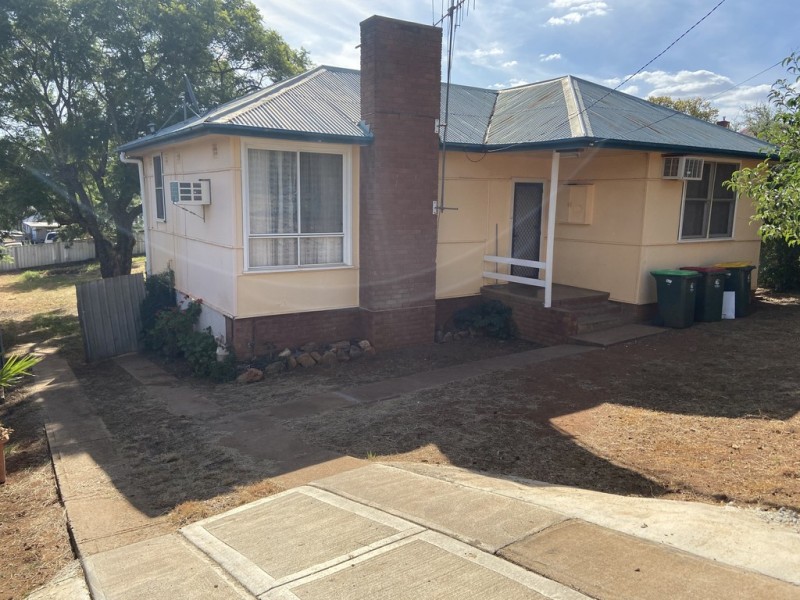 10 Charles Rigg Avenue, Parkes NSW 2870