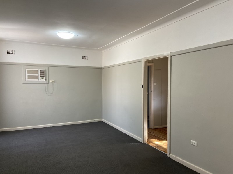 10 Charles Rigg Avenue, Parkes NSW 2870