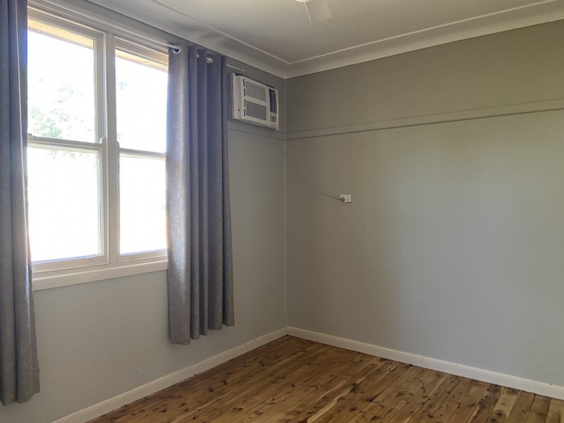 10 Charles Rigg Avenue, Parkes NSW 2870