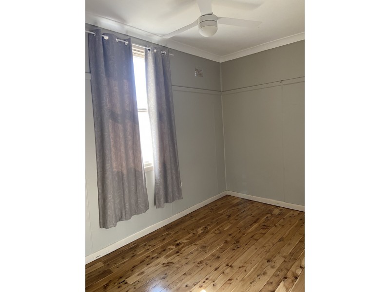 10 Charles Rigg Avenue, Parkes NSW 2870