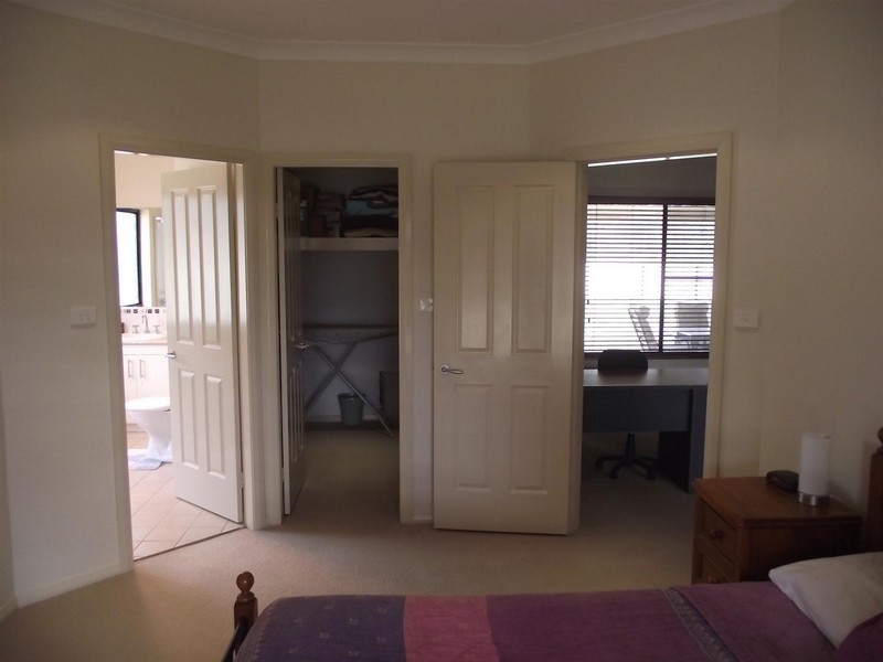 2 Light Horse Place, Parkes NSW 2870