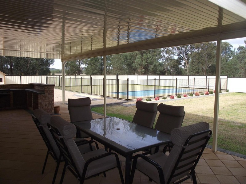2 Light Horse Place, Parkes NSW 2870