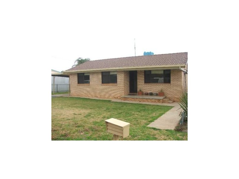 12  Lawson St, Parkes NSW 2870