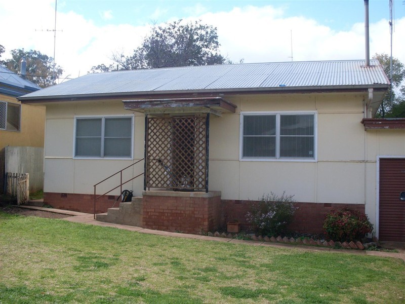 17 Albert Street, Parkes NSW 2870
