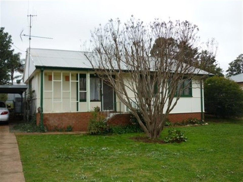 6 Wilga Street, Parkes NSW 2870